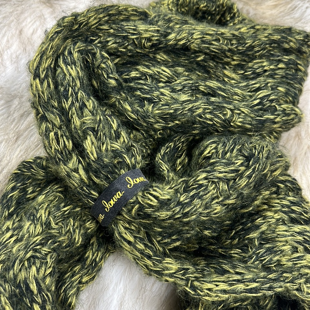 Iowa Hawkeye Infinity Scarf - Picture 6 of 6